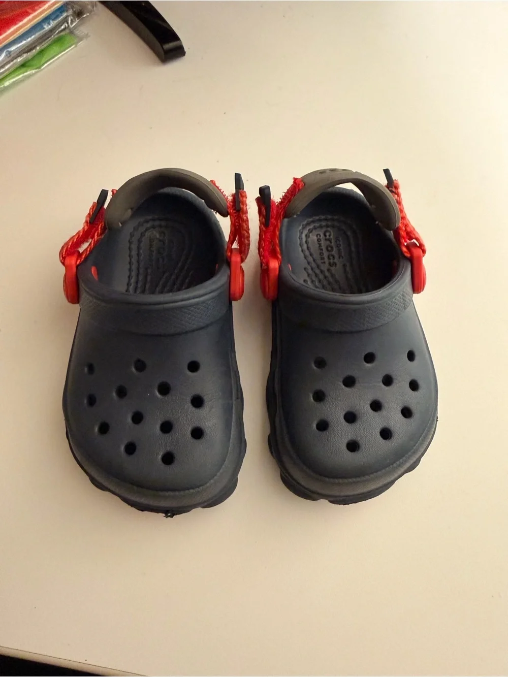 Crocs Kids Navy Clogs with Red Strap - 5T